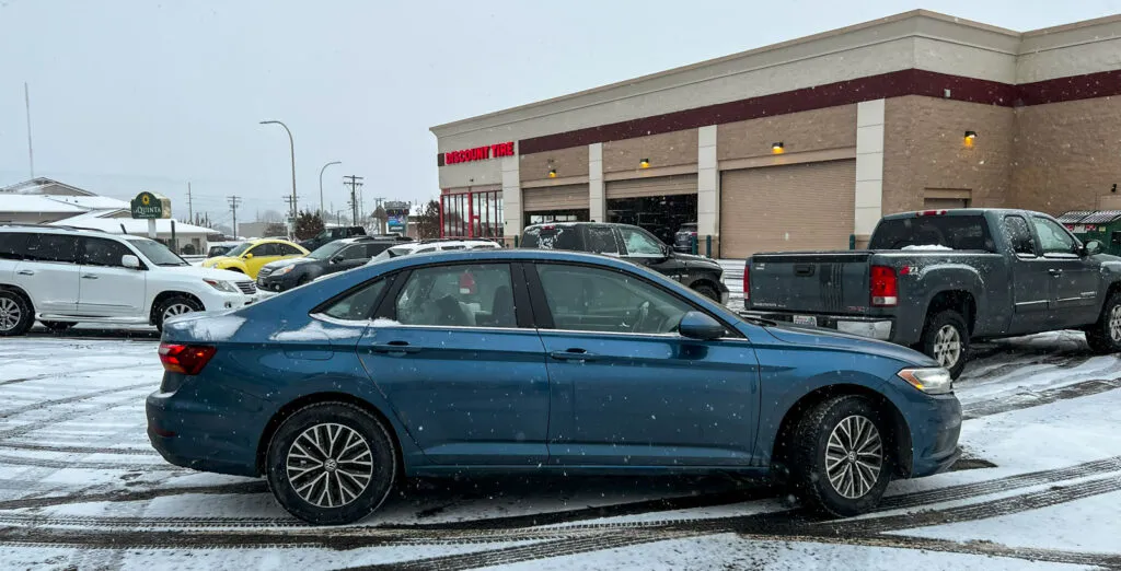 driver soul vw jetta waiting at discount tire to get new winter tires